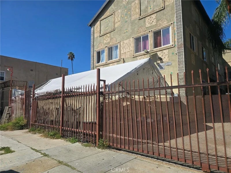 443 W 49th