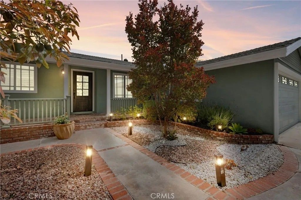 Photo of 6911 E 10th St, Long Beach, CA 90815 (MLS # IV26025425)