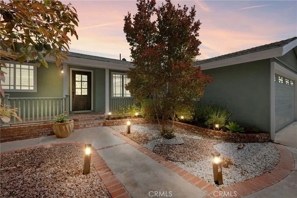 Photo of 6911 E 10th St, Long Beach, CA 90815 (MLS # IV26025425)
