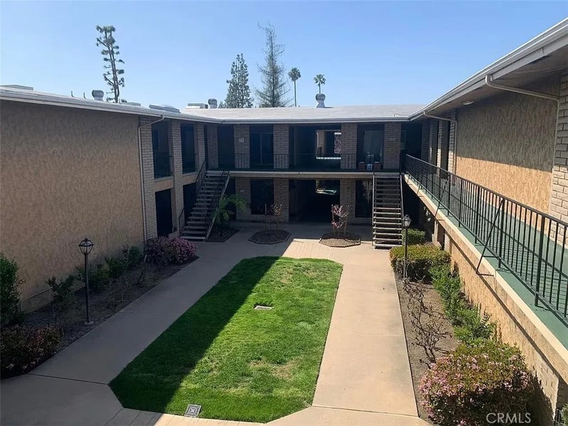 620 W Huntington 213