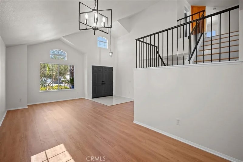 22759 Valley Vista