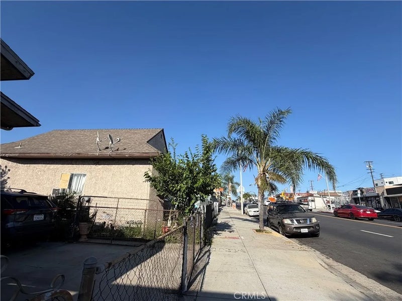4227 E Cesar E Chavez