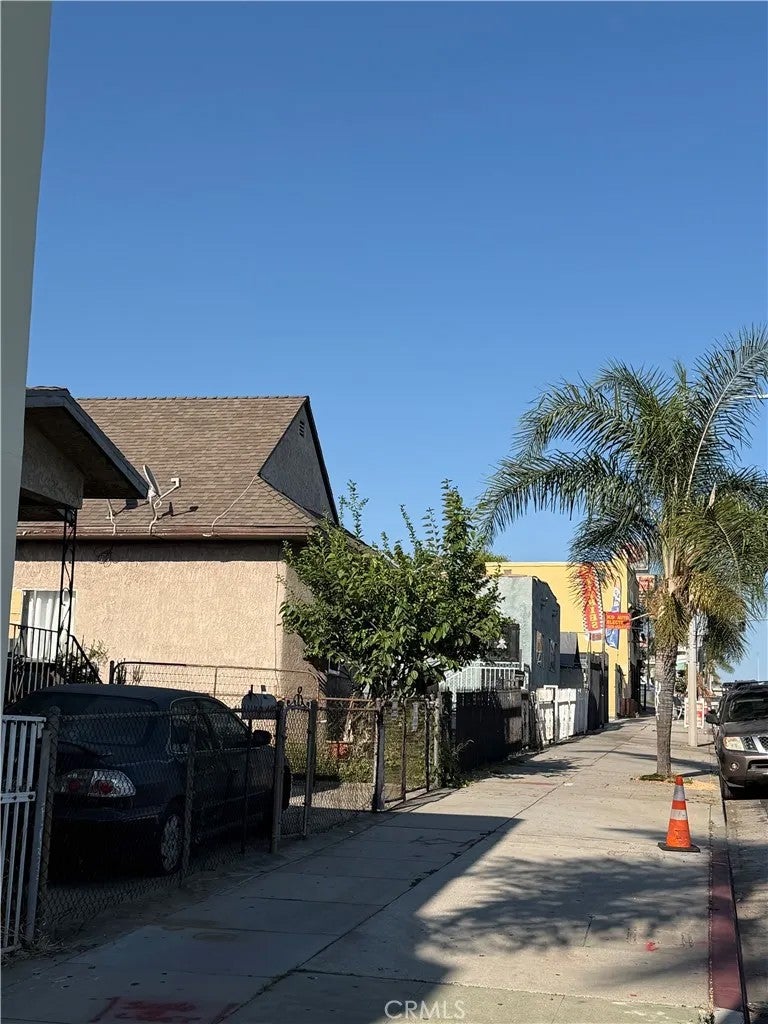4227 E Cesar E Chavez