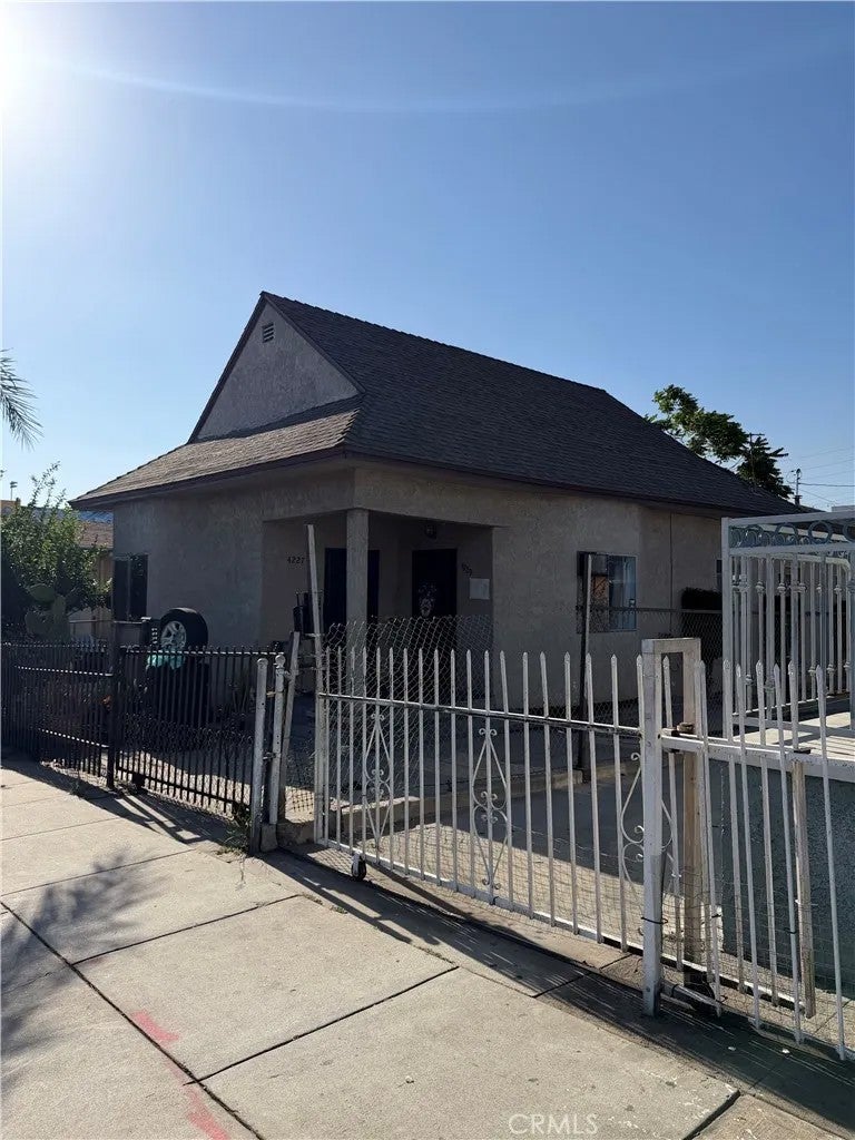4227 E Cesar E Chavez