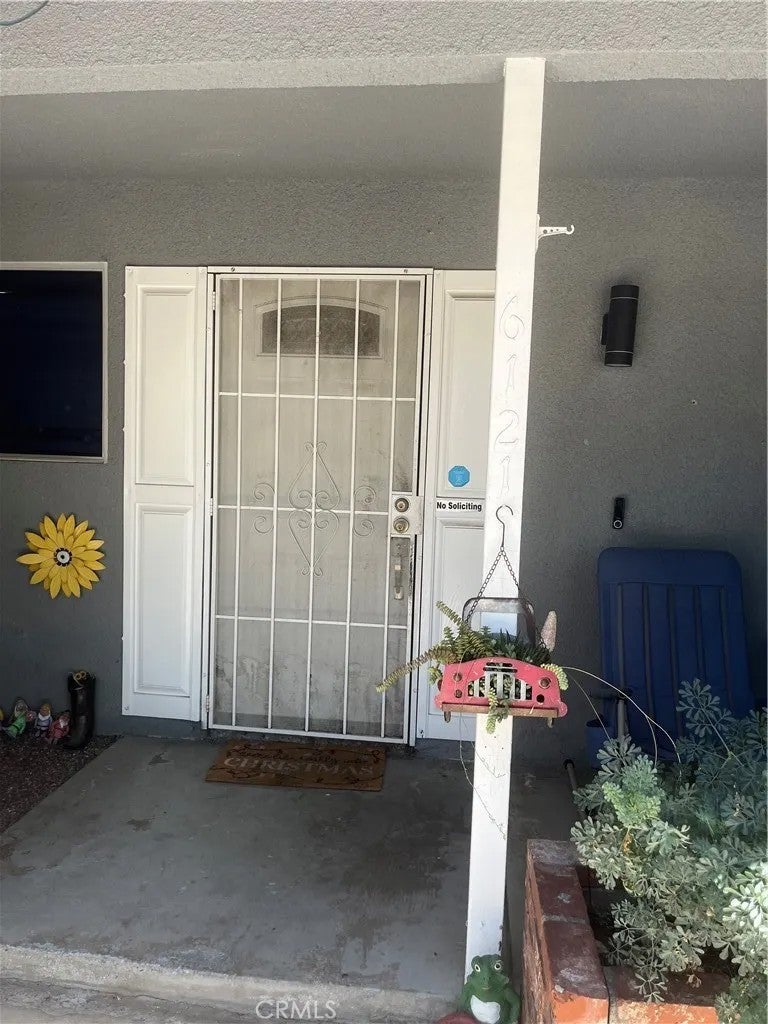 6121 Buchanan