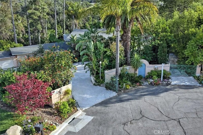 15 La Crescenta Drive