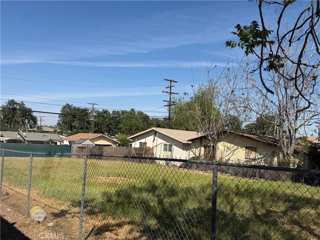Photo of 507 E 5th St, Corona, CA 92879 (MLS # OC26064294)