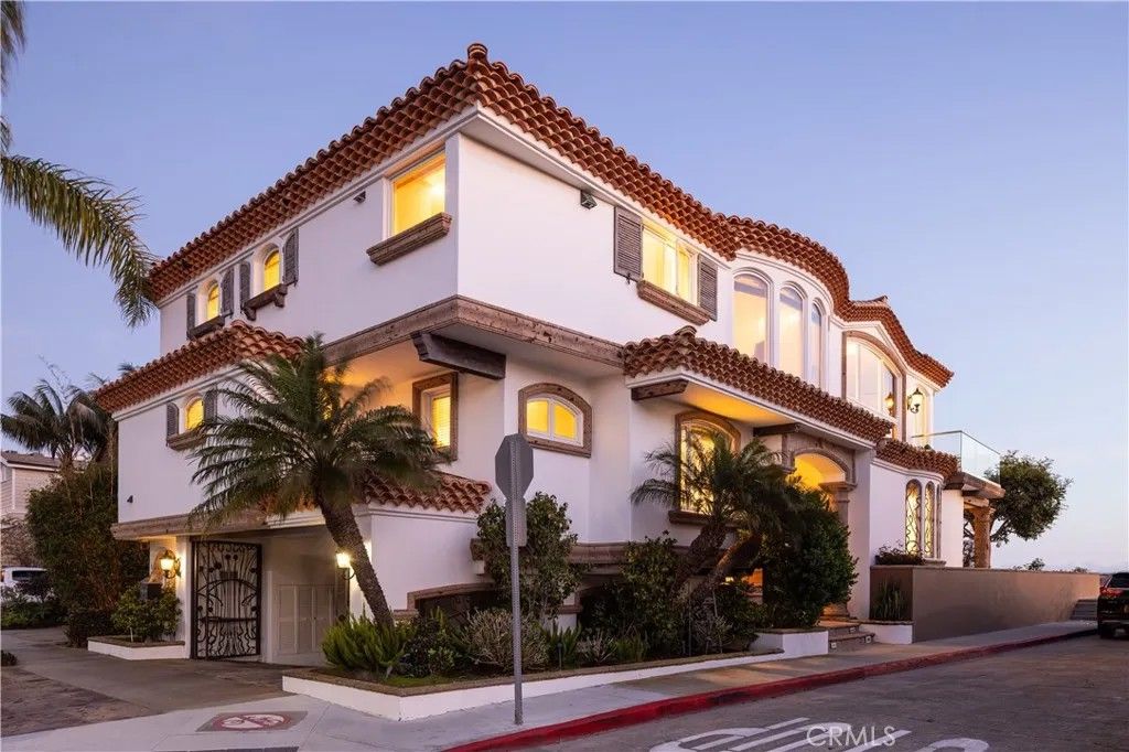 Photo of 1201 E Balboa Blvd, Newport Beach, CA 92661 (MLS # OC26073538)