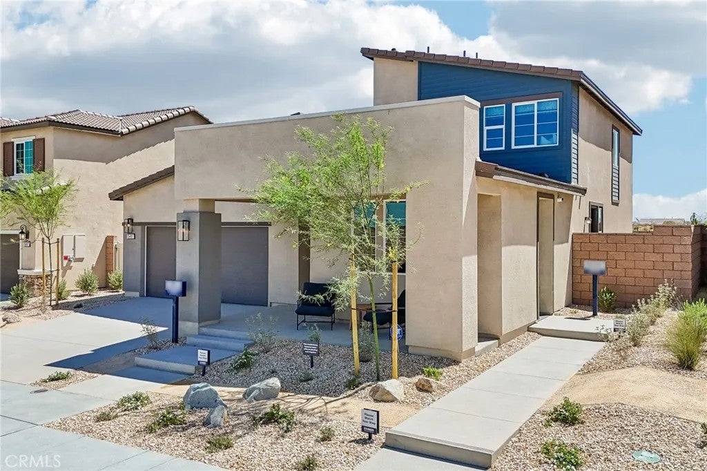 15589 Tomahawk Street