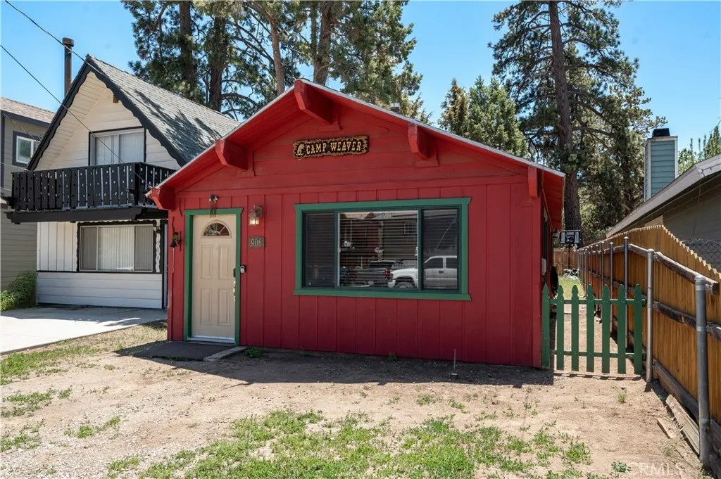 906 W Country Club Boulevard