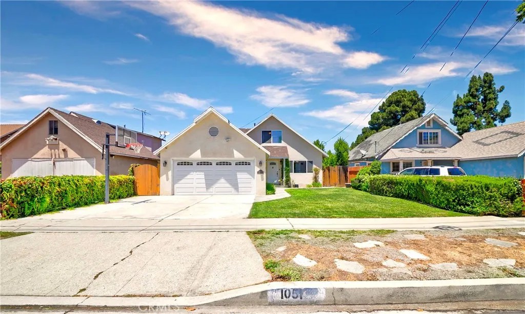 1051 W 184th