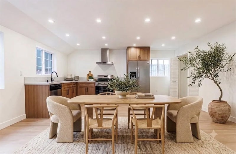 4220 W Adams