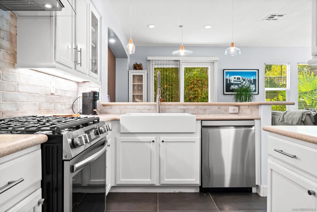 Photo of 1184 Highbluff Ave, San Marcos, CA 92078 (MLS # 250043475)