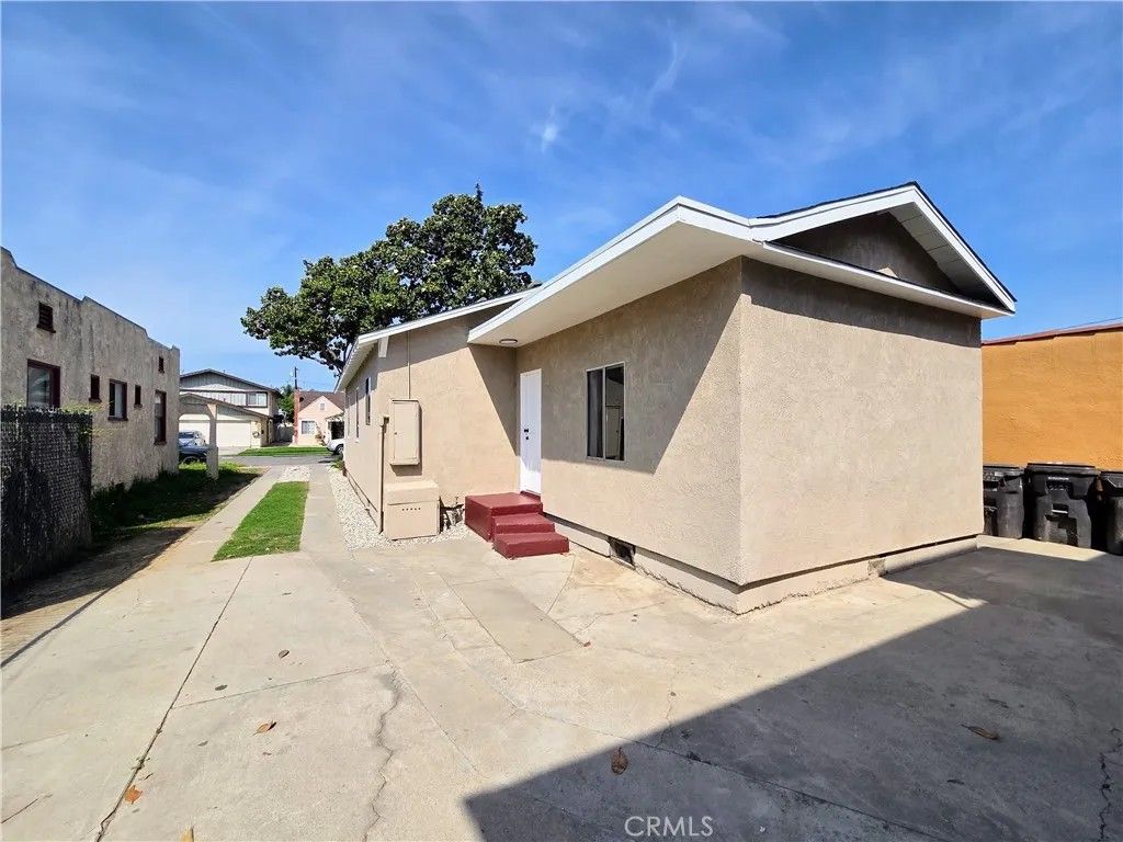 Photo of 5552 Lewis Ave, Long Beach, CA 90805 (MLS # PW26078093)