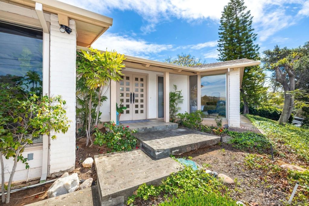 Photo of 2357 Royal Crest, Escondido, CA 92025 (MLS # 260008109)