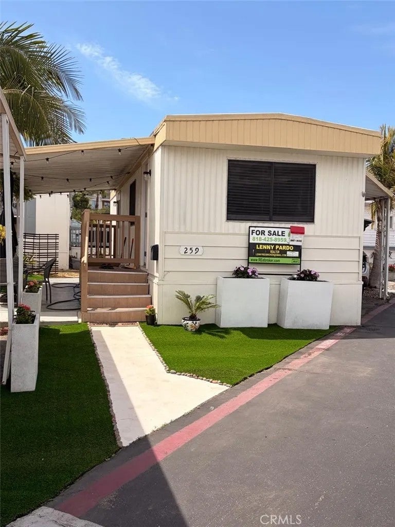 Photo of 80 Huntington ST #259, Huntington Beach, CA 92648 (MLS # SR26113516)