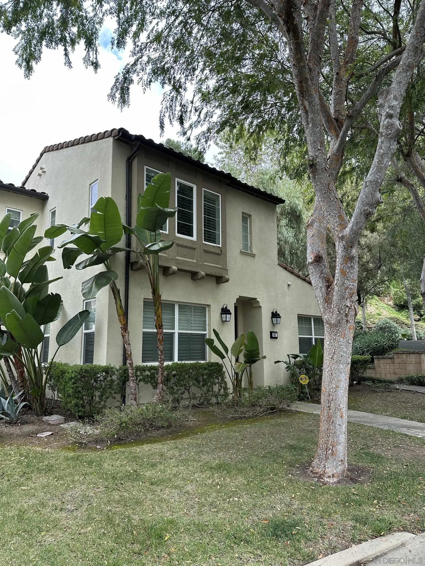 882 Sunset Place