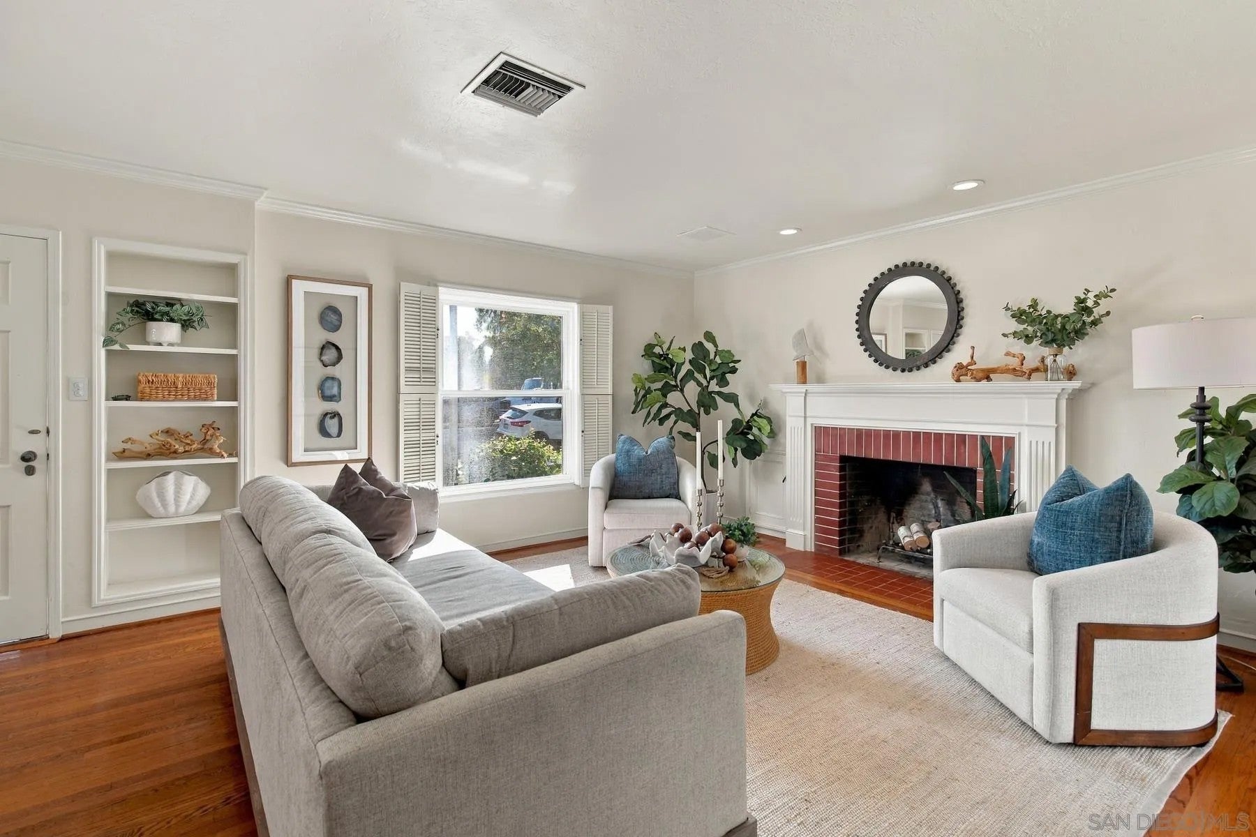 200 E Ave