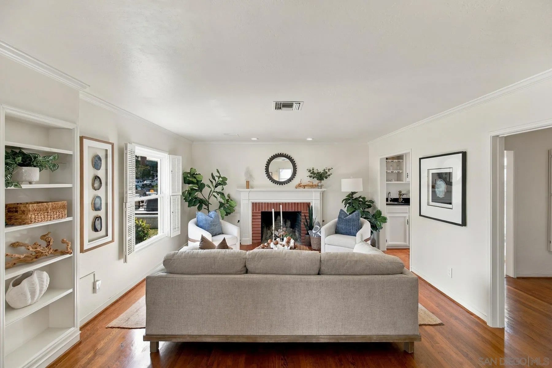 200 E Ave