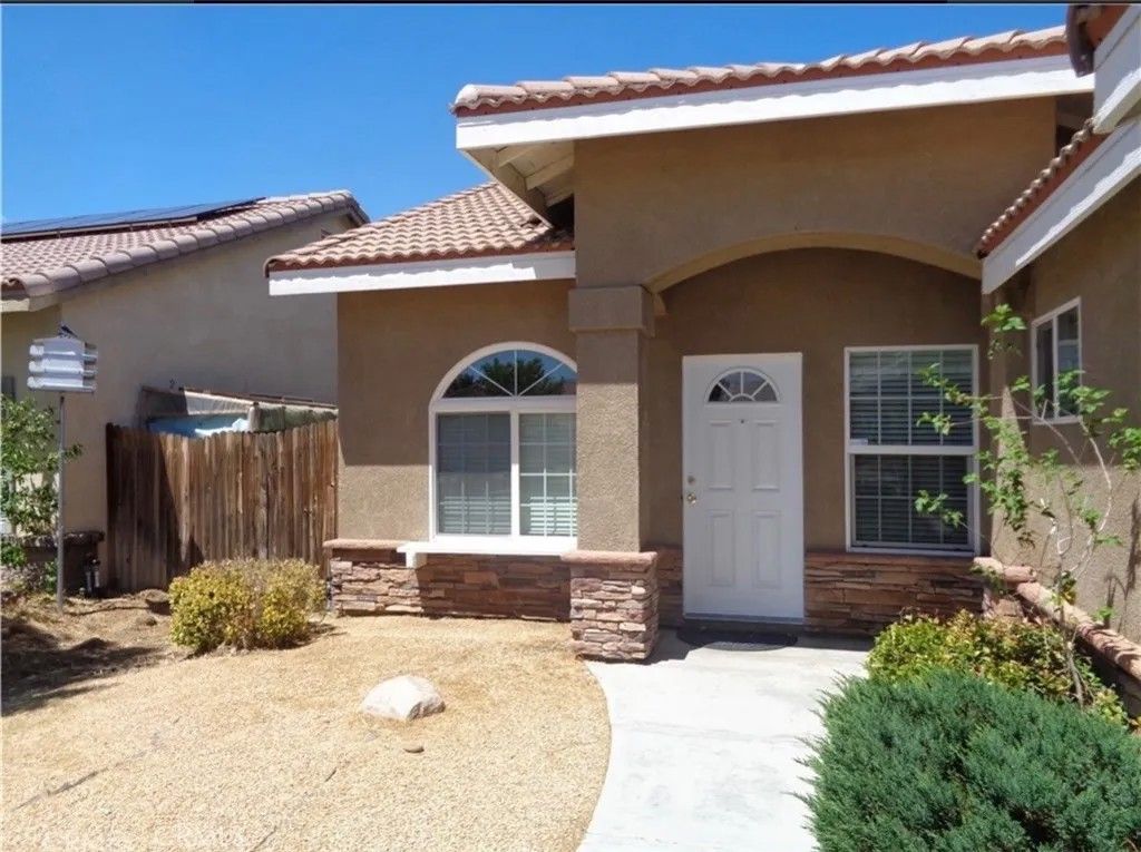 Photo of 15930 Oak Court, Victorville, CA 92395 (MLS # OC26022717)