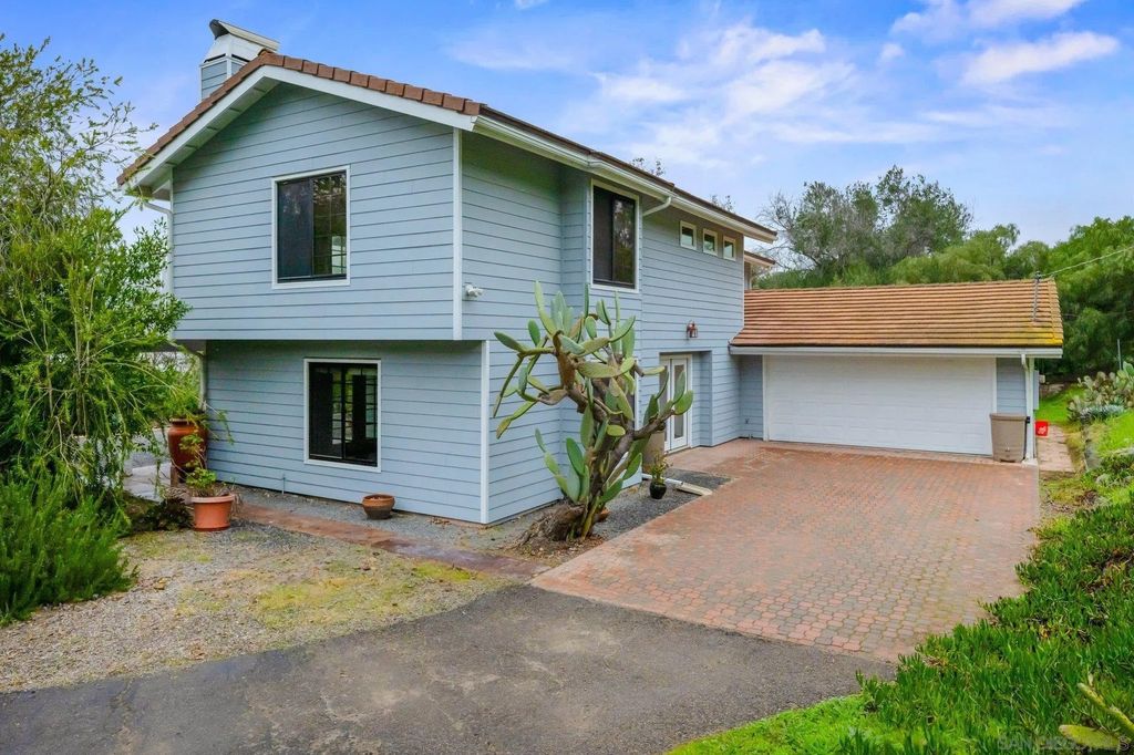 Photo of 2278 Bautista Avenue, Vista, CA 92084 (MLS # 260012297)