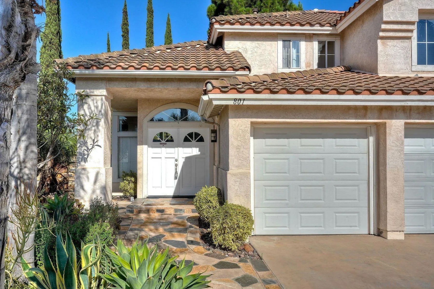 801 Mosaic Cir