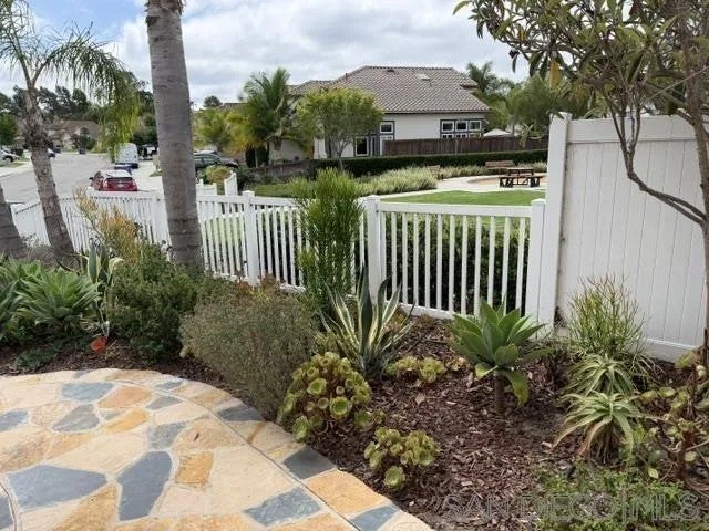 801 Mosaic Cir