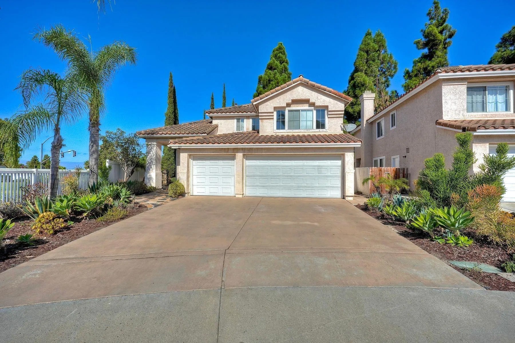 801 Mosaic Cir