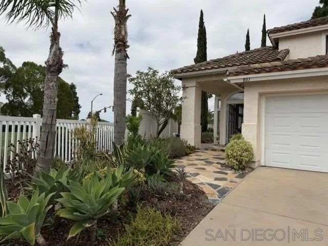 801 Mosaic Cir