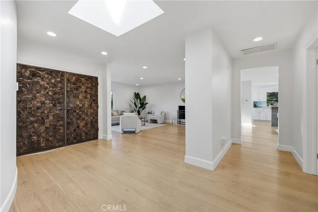 Photo of 11500 Dona Cecilia Dr, Studio City, CA 91604 (MLS # SR26081310)