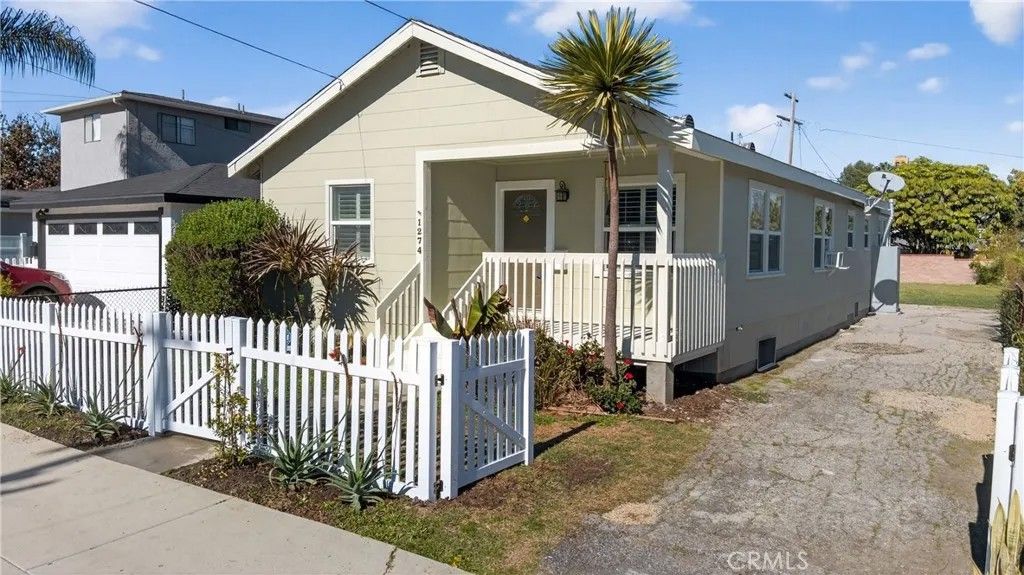 Photo of 1274 W 3rd Street, San Pedro, CA 90732 (MLS # SB26014469)