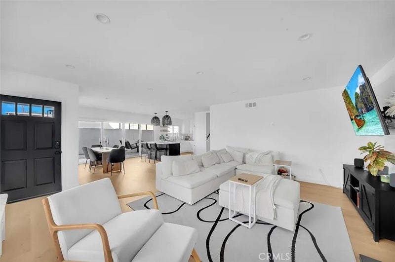 333 La Verne