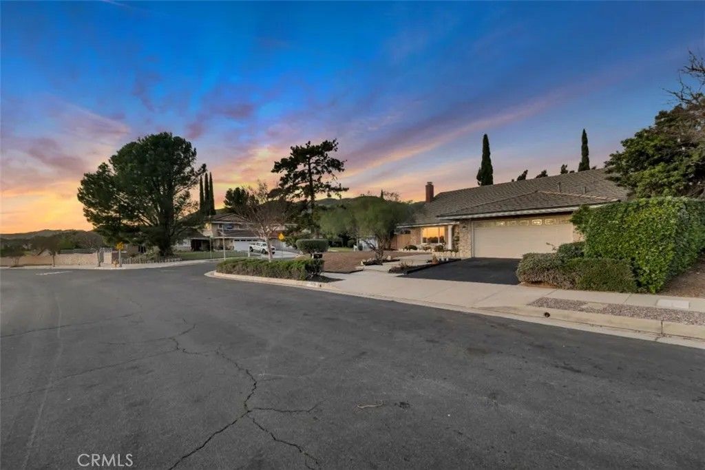Photo of 19081 Braemore Road, Porter Ranch, CA 91326 (MLS # SR26022637)