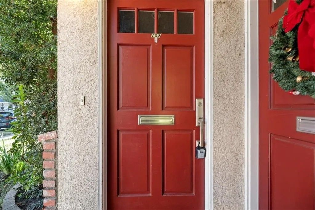 Photo of 637 N. Fairview St #102, Burbank, CA 91505 (MLS # IV25279919)