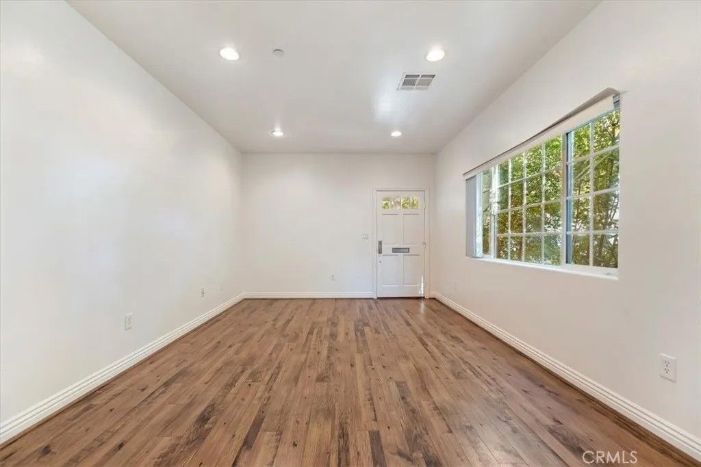 Photo of 637 N. Fairview St #102, Burbank, CA 91505 (MLS # IV25279919)