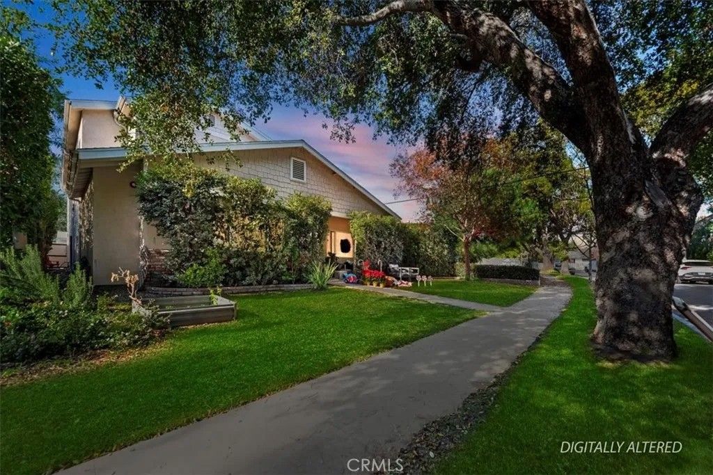 Photo of 637 N. Fairview St #102, Burbank, CA 91505 (MLS # IV25279919)