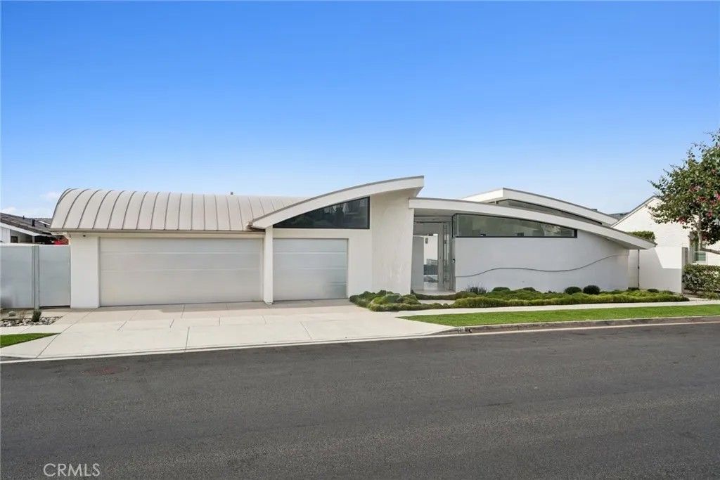 Photo of 4607 Perham Rd, Corona Del Mar, CA 92625 (MLS # OC26021346)