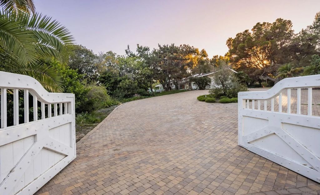 Photo of 5333 Los Mirlitos, Rancho Santa Fe, CA 92067 (MLS # 250024327)