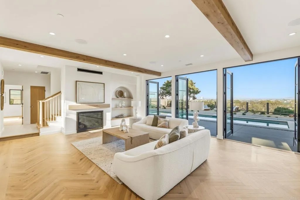 8341 La Jolla Scenic Drive North