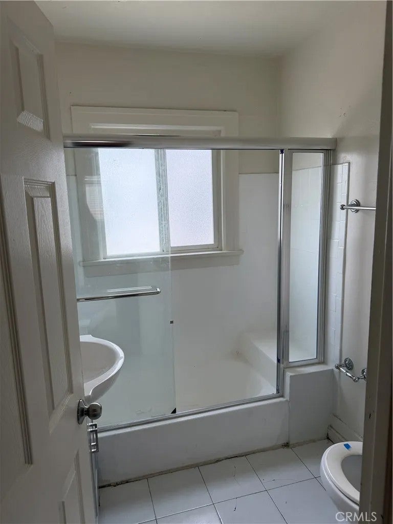 1017 W 73rd