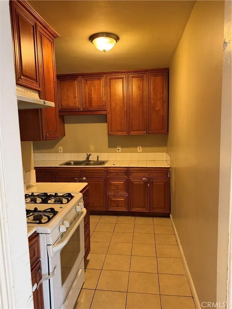 1017 W 73rd
