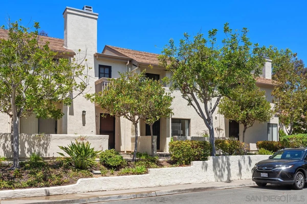 2726 Ariane Dr 46