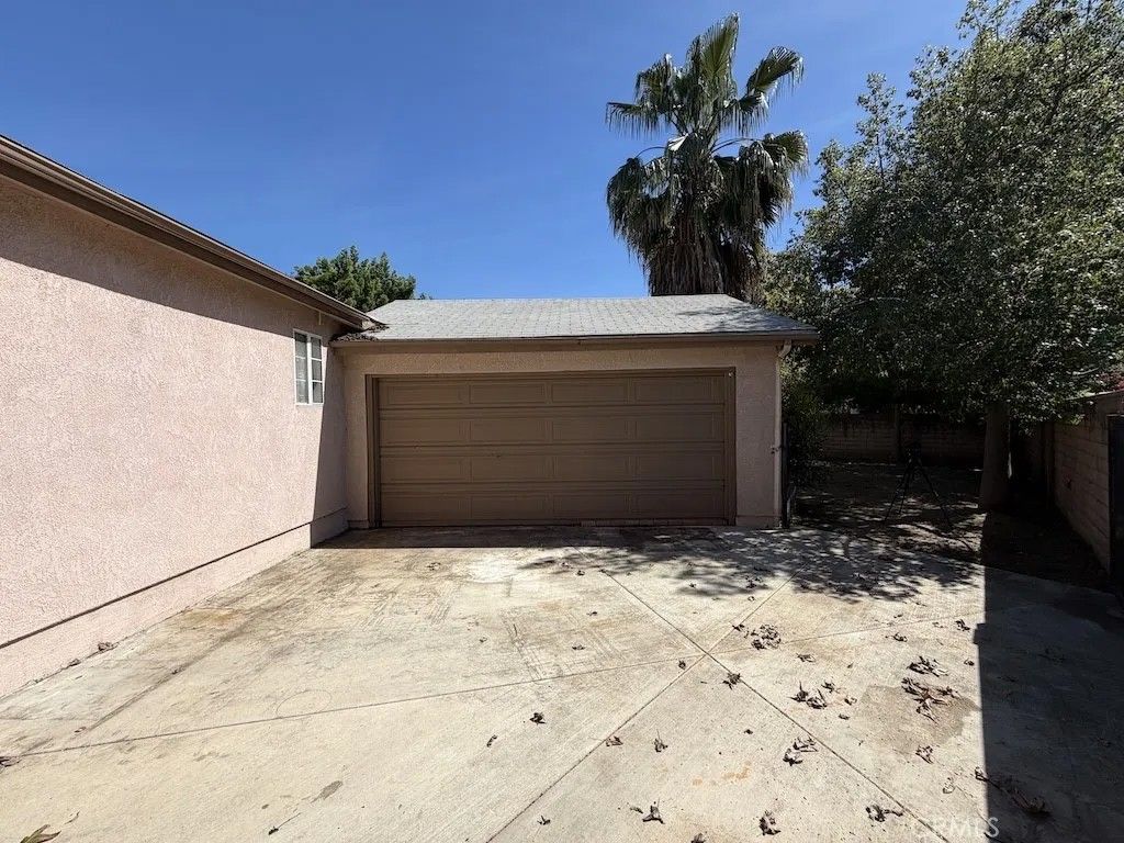 Photo of 15000 Hamlin Street, Van Nuys, CA 91411 (MLS # OC26057893)