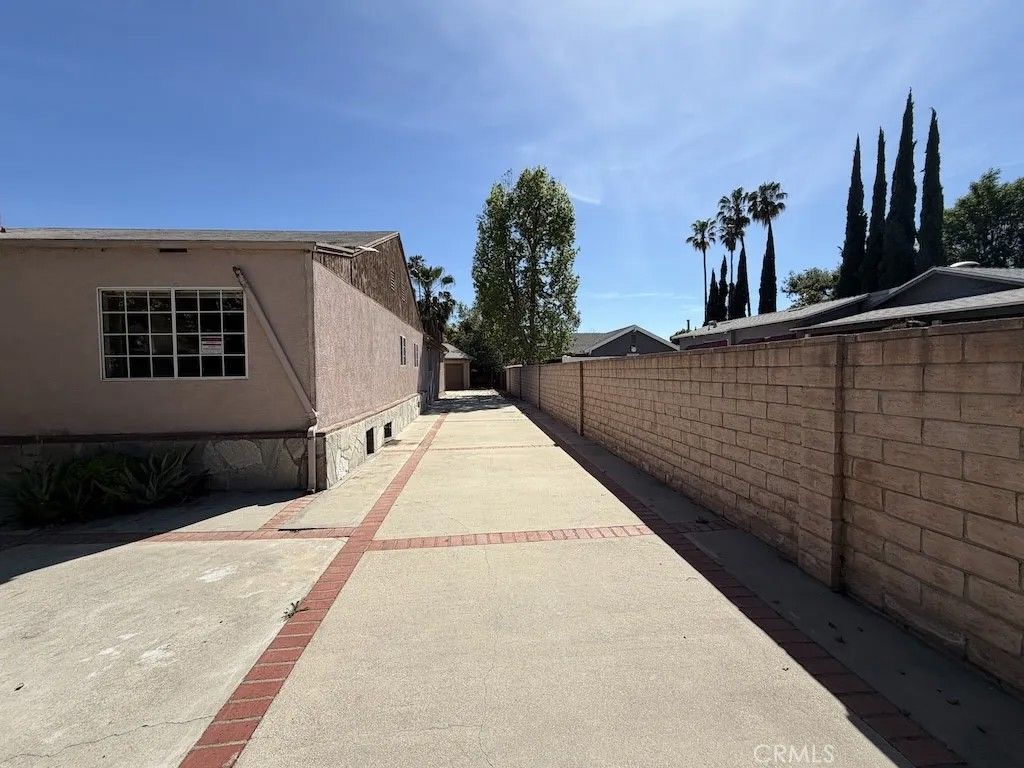 Photo of 15000 Hamlin Street, Van Nuys, CA 91411 (MLS # OC26057893)