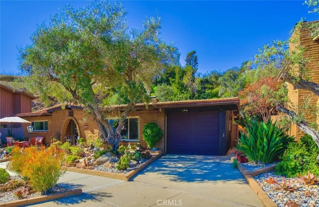 Photo of 3317 Via Altamira, Fallbrook, CA 92028 (MLS # ND25247617)
