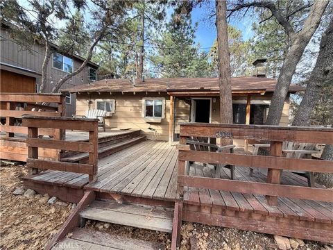 Photo of 304 Highland, Sugarloaf, CA 92386 (MLS # DW26027655)