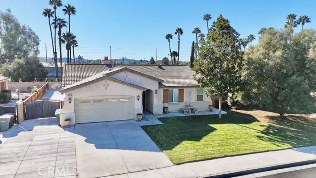 Photo of 1844 Paradise Way, San Jacinto, CA 92582 (MLS # IV25270649)