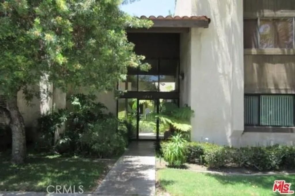 Photo of 1203 E San Antonio Dr #102, Long Beach, CA 90807 (MLS # OC26013357)