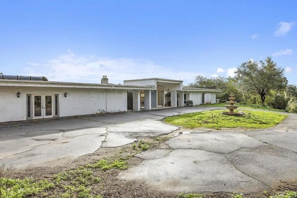 Photo of 1164 Idaho Avenue, Escondido, CA 92027 (MLS # PTP2600076)