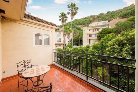 Photo of 3546 Dixie Canyon, Sherman Oaks, CA 91423 (MLS # SR26075678)